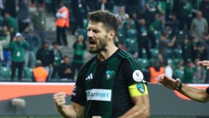 Bruno Petković će biti sretan što večeras nije igrao kada vidi ko je bio na tribinama u Istanbulu