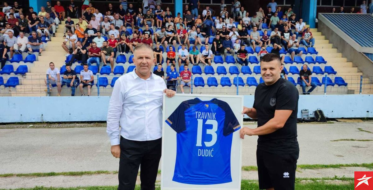 Svečano na Piroti: FK Sarajevo na rođendanu NK Travnik, uručeni pokloni, ovacije za Dudića