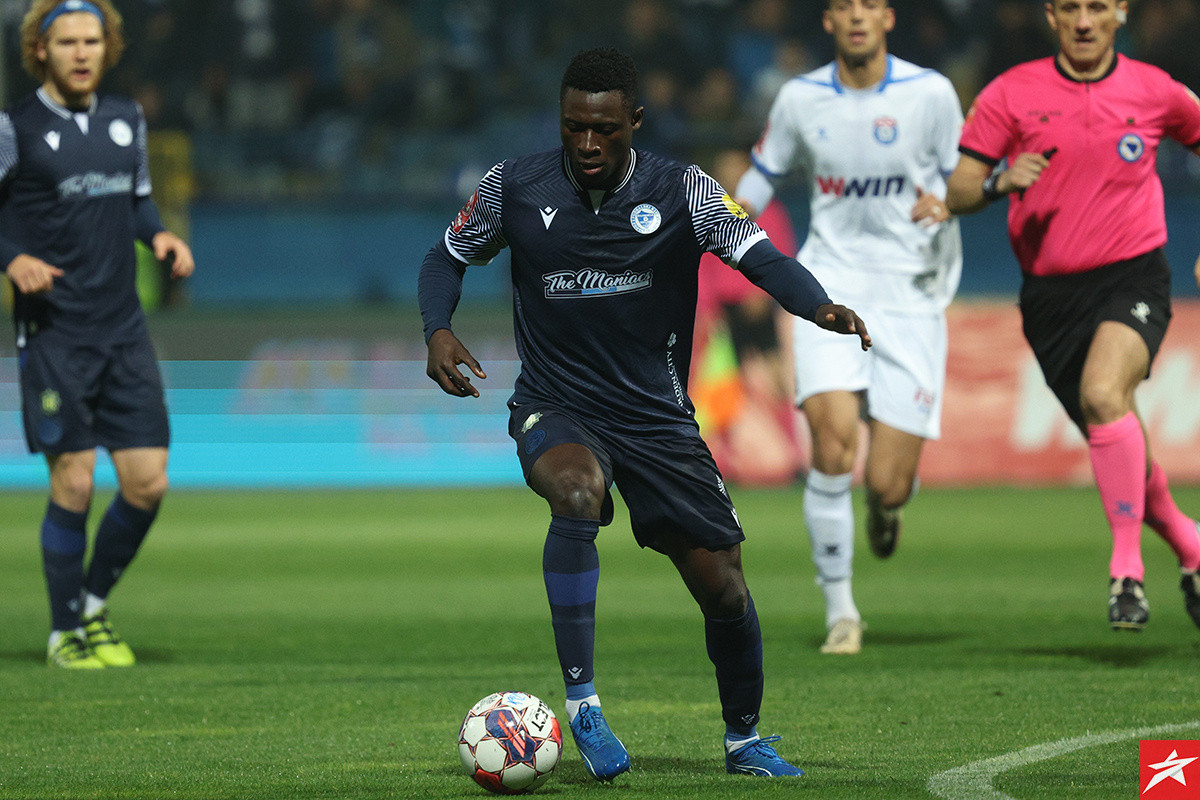 FK Željezničar potvrdio: Amoah više nije stanovnik Grbavice, a Manijaci mu pisali stihove FK Željezničar potvrdio: Amoah više nije stanovnik Grbavice, a Manijaci mu pisali stihove