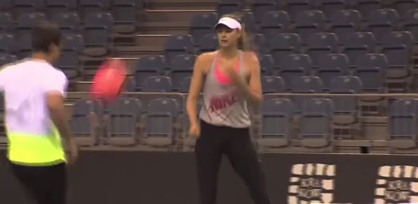 Sharapova je seksi i kada se zabavlja sa fudbalskom loptom