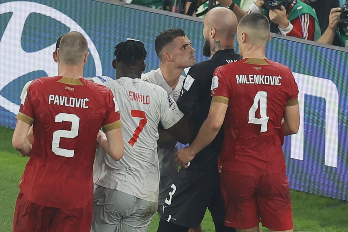 Srbi najbolje znaju kako je! Xhaka otkrio kakve podmukle stvari radi na terenu: "Kažem im da..." Srbi najbolje znaju kako je! Xhaka otkrio kakve podmukle stvari radi na terenu: "Kažem im da..."