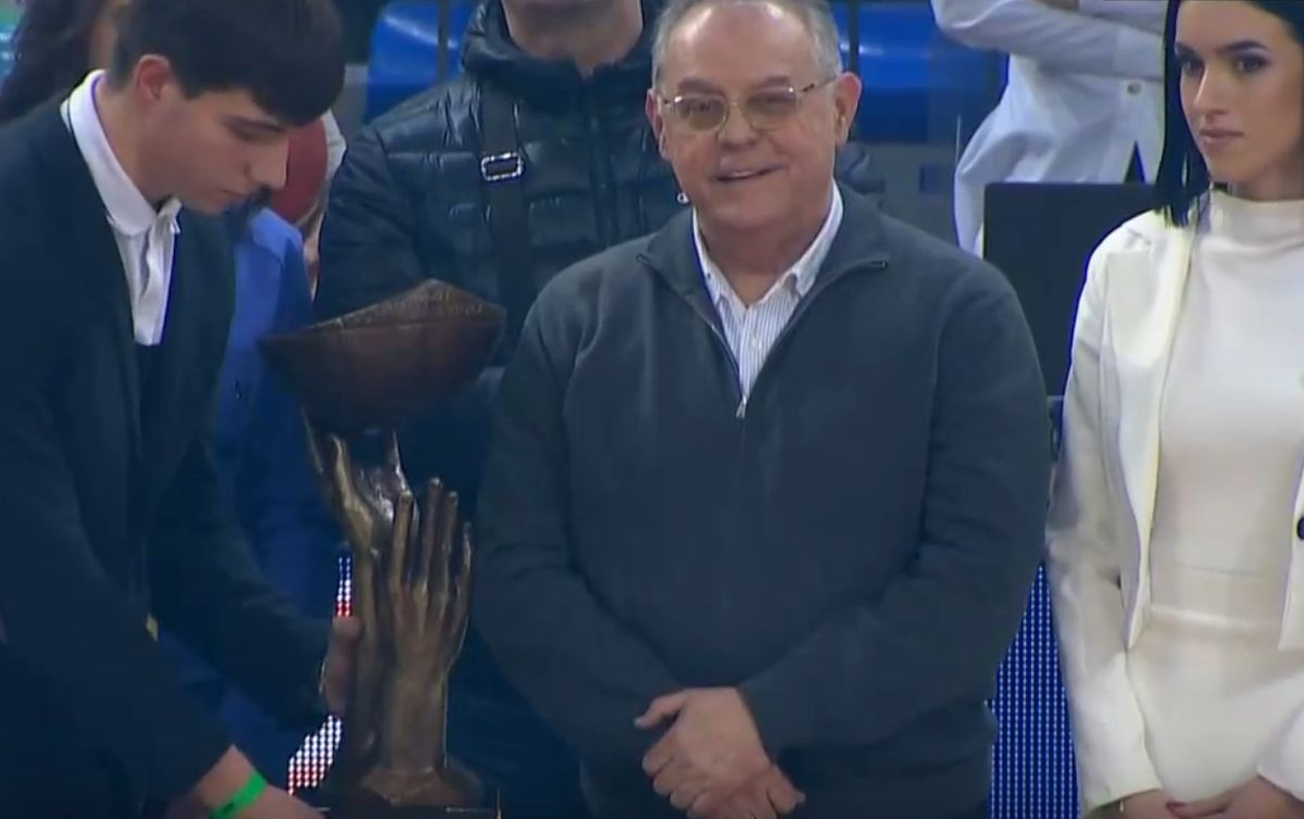 U Nišu viđena najveća sramota srpske košarke: Čović se smješkao, a onda su ga pozvali da... U Nišu viđena najveća sramota srpske košarke: Čović se smješkao, a onda su ga pozvali da...