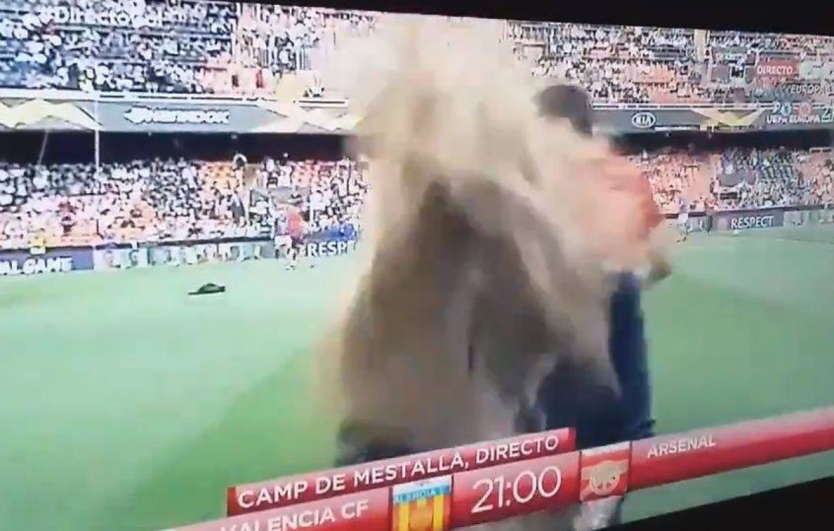 Novinarka se javljala uživo sa Mestalle, a onda je lopta pogodila u glavu!