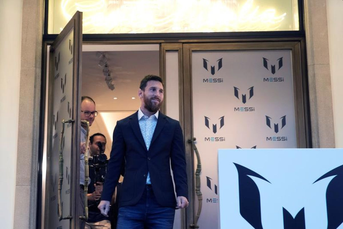 Messi rukovodstvu Barcelone: "Prodajte njih četvoricu i potpisujem!"
