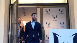 Messi rukovodstvu Barcelone: "Prodajte njih četvoricu i potpisujem!"