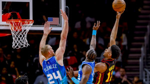 Dobili smo dva finalista play-ina NBA lige, igrač Charlottea skoro napravio incident s navijačem