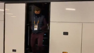 Igrači Rome stigli na stadion, a na Džeki se moglo vidjeti da i nije previše raspoložen