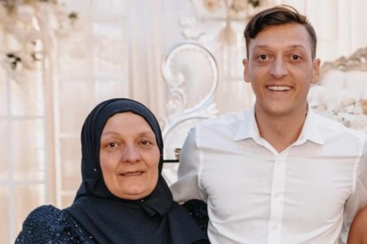Beskrajna ljubav i poštovanje: Ozil dokazao onu "majka je jedna, zamjene joj nema" Beskrajna ljubav i poštovanje: Ozil dokazao onu "majka je jedna, zamjene joj nema"
