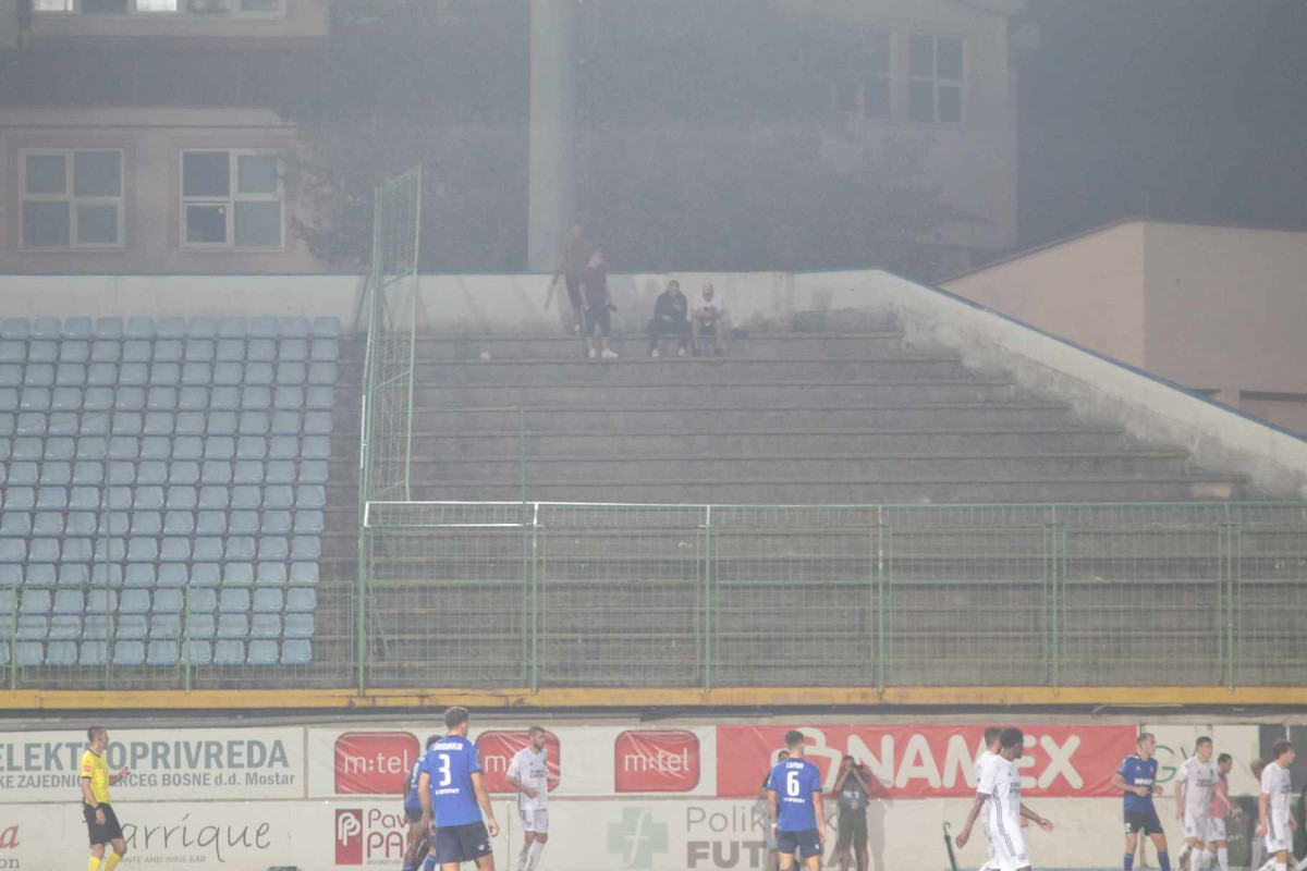 Navijači Sarajeva nisu bili na tribinama u prvom poluvremenu - šta se dešava? Navijači Sarajeva nisu bili na tribinama u prvom poluvremenu - šta se dešava?