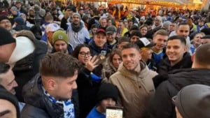 Ermedin Demirović stigao na trg u Beču da zajedno navija sa hiljadama Bosanaca i Hercegovaca