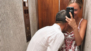  Rekao "da" Milanu: Dok sprema drugu veleizdaju u karijeri, slavni fudbaler u liftu spopao djevojku 