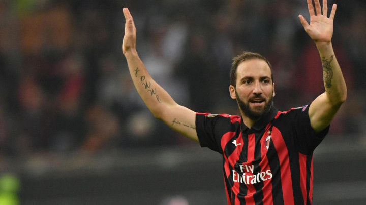 I čude se zašto su dotakli dno: Milan izdvojio preko deset miliona za Higuainovu posudbu