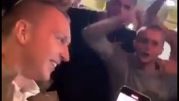 Navijači Sarajeva opkolili Duljevića u kafiću