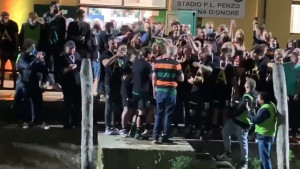 Nevjerovatne scene: Vratili se u Seriju A nakon 19 godina, predsjednik kluba završio u kanalu