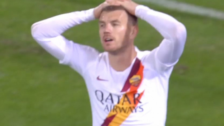 Magično dodavanje nije pretvorio u gol: Džeko se hvatao za glavu zbog promašaja
