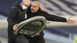 Pep Guardiola je ludio pored linije: Pogledajte kako je 'maltretirao' sudiju