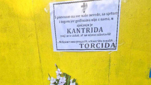 Sve će da gori na Rujevici: Torcida postavila vijenac pred Kantridu uz žestoku poruku Riječanima