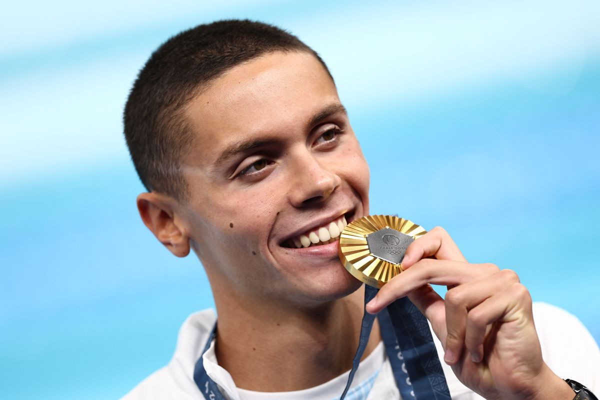 Balkansko tinejdžersko čudo oko vrata stavio olimpijsko zlato: U Parizu su mogli samo da mu se dive Balkansko tinejdžersko čudo oko vrata stavio olimpijsko zlato: U Parizu su mogli samo da mu se dive