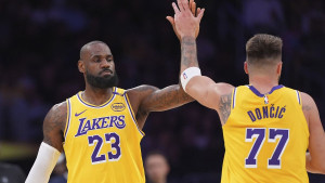 Kakva hemija se stvara u Lakersima: LeBron izveo još jedno čudo prirode, Dončić sa double-doubleom