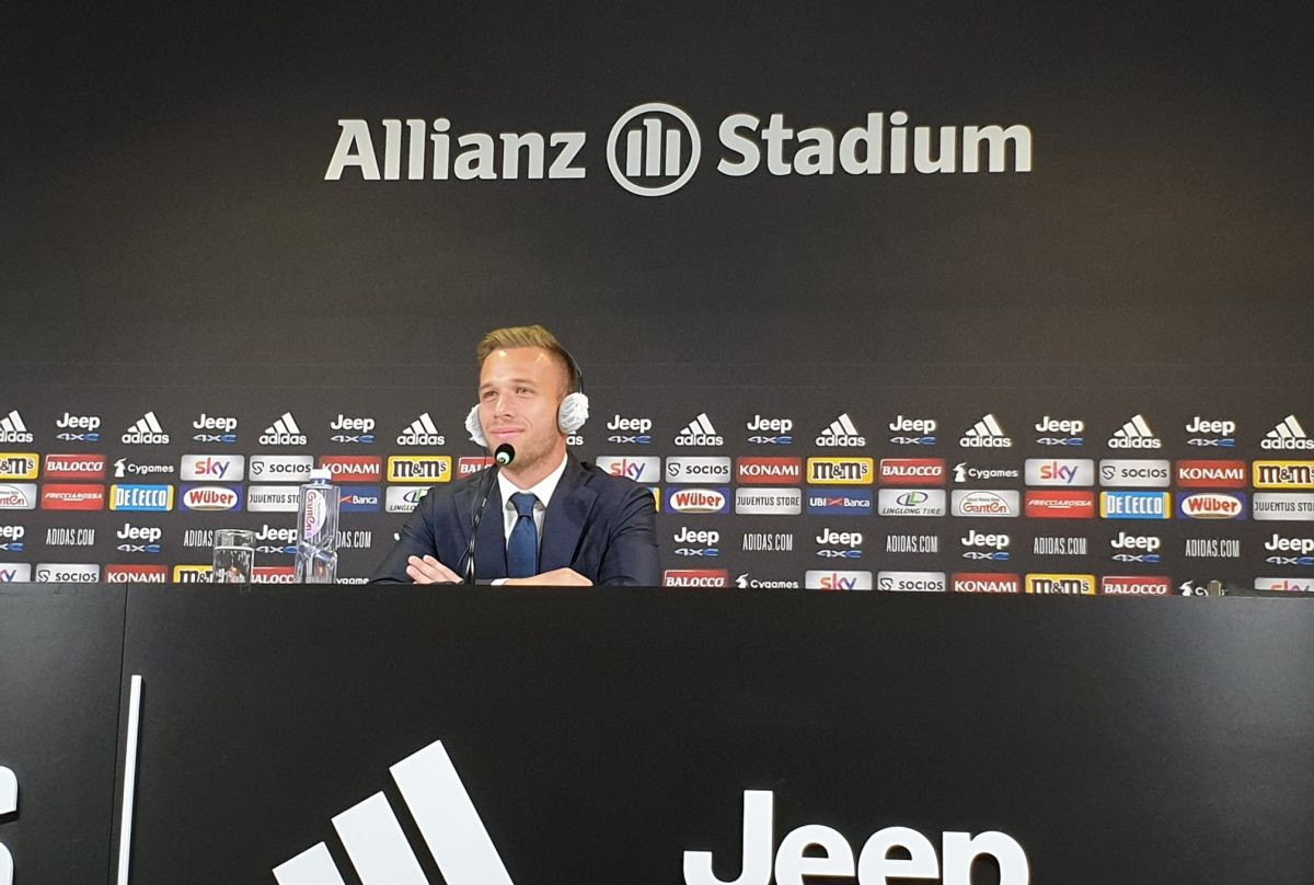 Arthur poručio da je sretan što je došao u Juventus, a onda "bocnuo" Messija