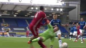 Prekršaj za zatvora: Pickford povrijedio Van Dijka i prošao bez isključenja jer je bio ofsajd