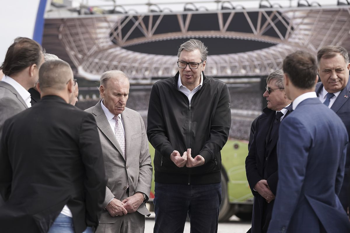 Aleksandar Vučić žestoko zaprijetio poznatom sportisti: "I on će da se izvinjava jednog dana" Aleksandar Vučić žestoko zaprijetio poznatom sportisti: "I on će da se izvinjava jednog dana"