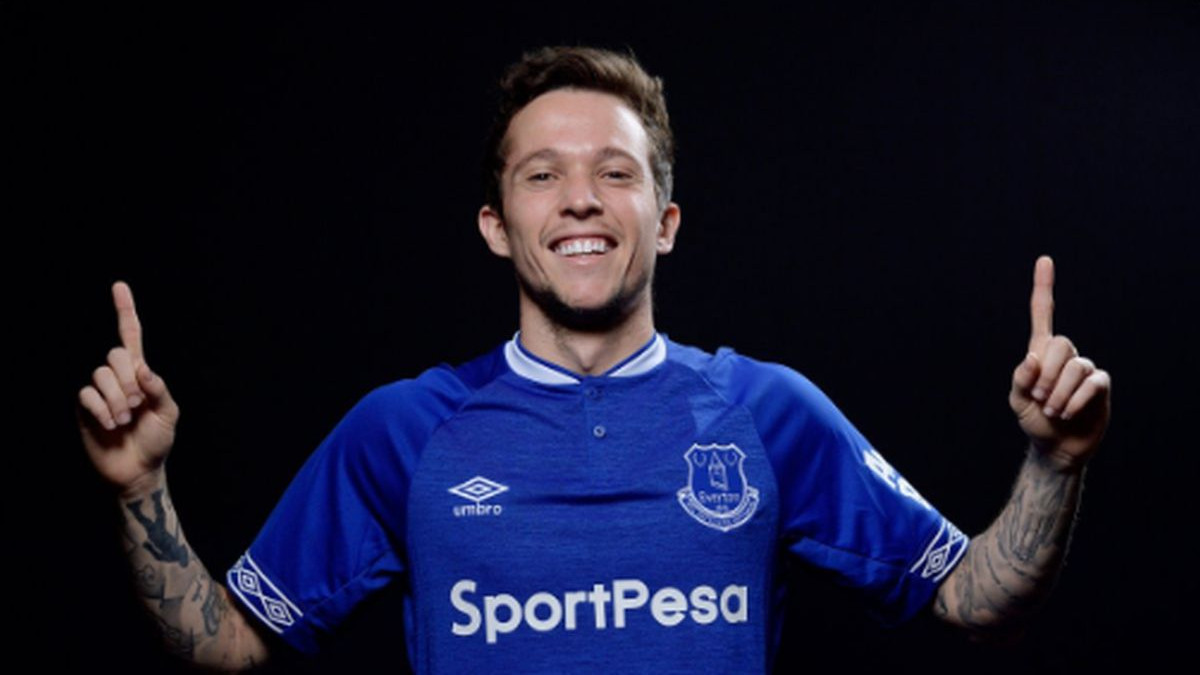 Bernard zvanično u Evertonu