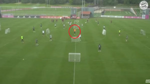 U čijim rukama je Bayernova mašina? Trening kao komplikovana zagonetka, golman okružen s osam golova