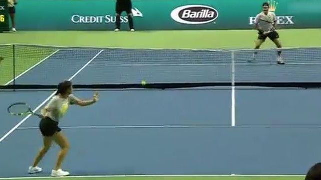 Federer u čudu: Mlada sakupljačica lopti mu pokazala kako se igra tenis