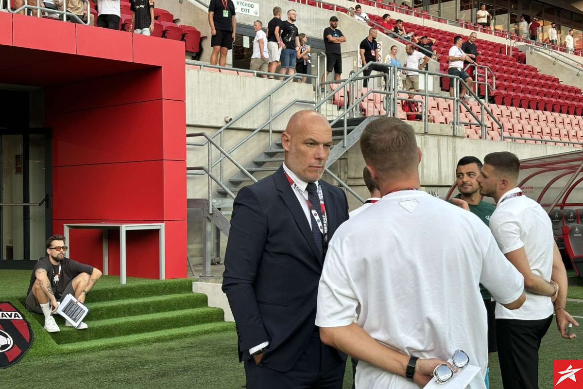 Čuveni Howard Webb večeras je na posebnom zadatku u Trnavi Čuveni Howard Webb večeras je na posebnom zadatku u Trnavi