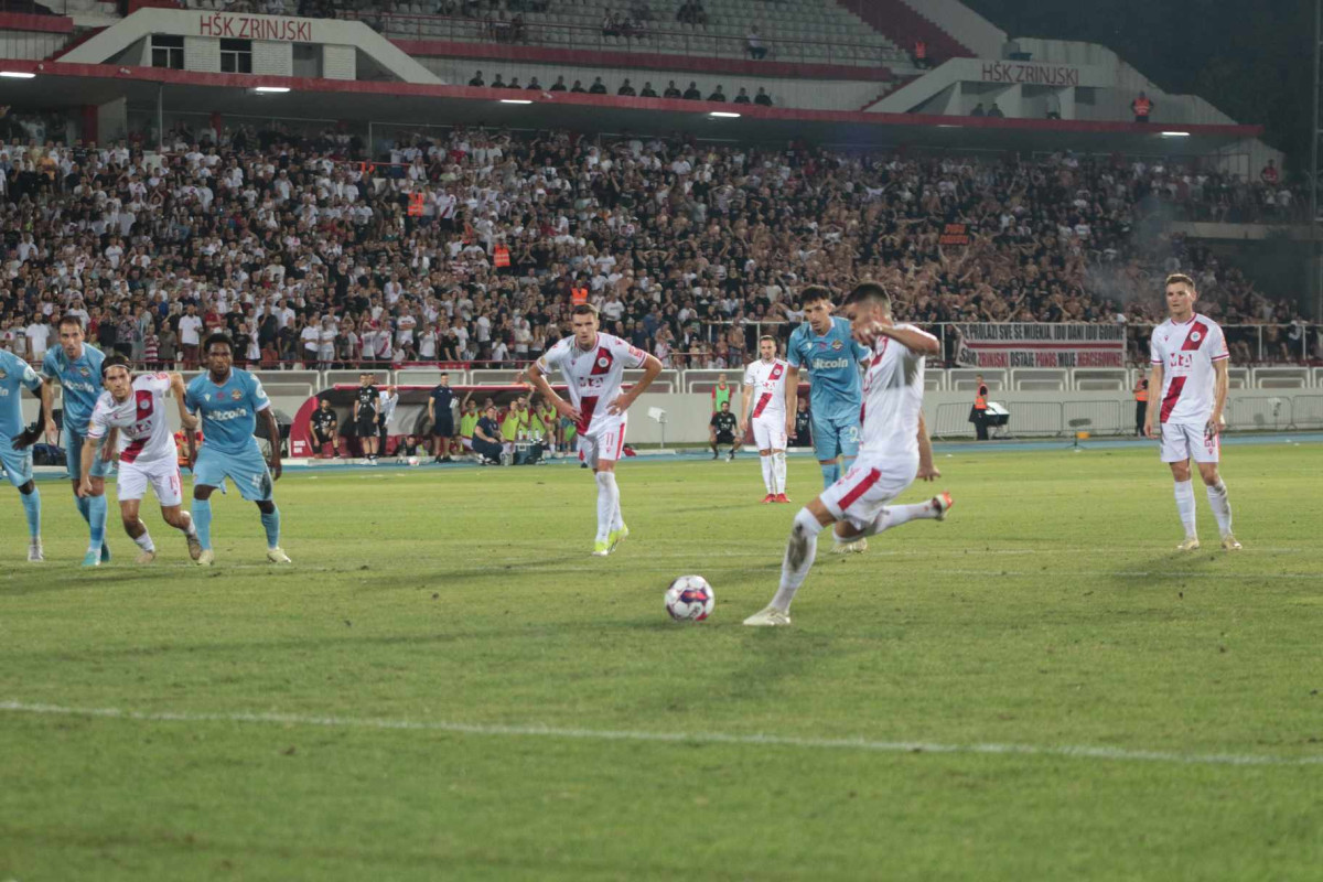 Zrinjski promašio penal, a onda sjajan gol Mulahusejnovića za vodstvo Zrinjskog Zrinjski promašio penal, a onda sjajan gol Mulahusejnovića za vodstvo Zrinjskog