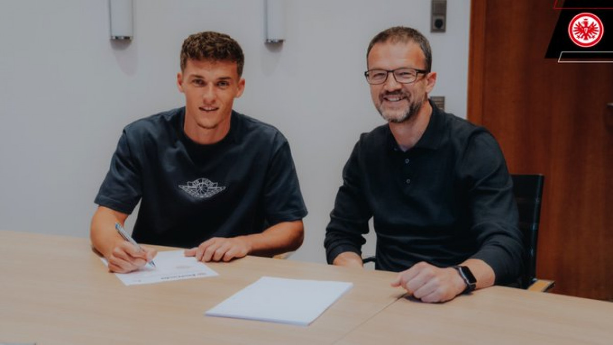 Zahvalio se Marinoviću i BiH, a sada potpisao za Eintracht iz Frankfurta