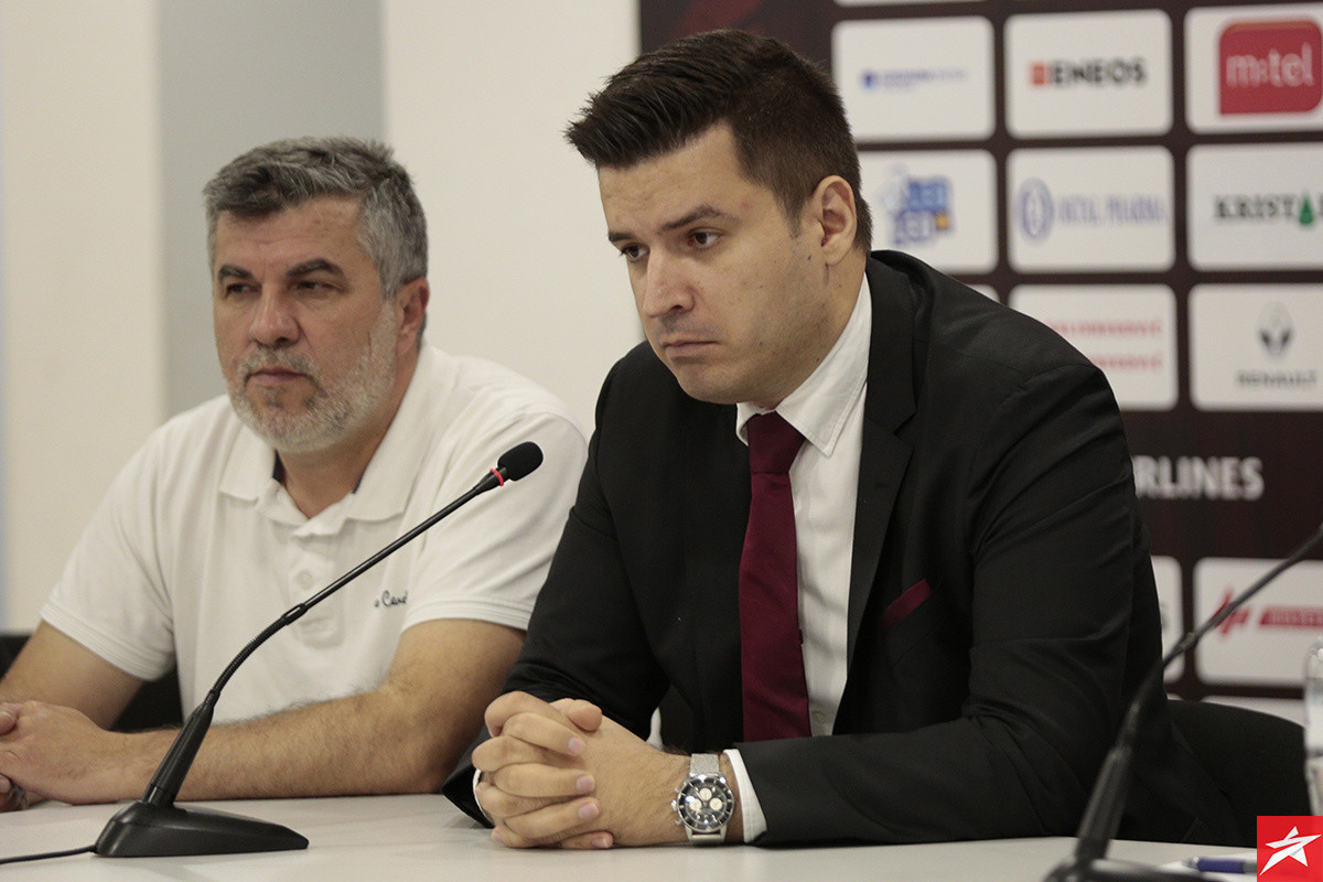 Bivši predsjednik FK Sarajevo pratio El Clasico: Damir Kasum na Barnabeu stigao u posebnom dresu Bivši predsjednik FK Sarajevo pratio El Clasico: Damir Kasum na Barnabeu stigao u posebnom dresu