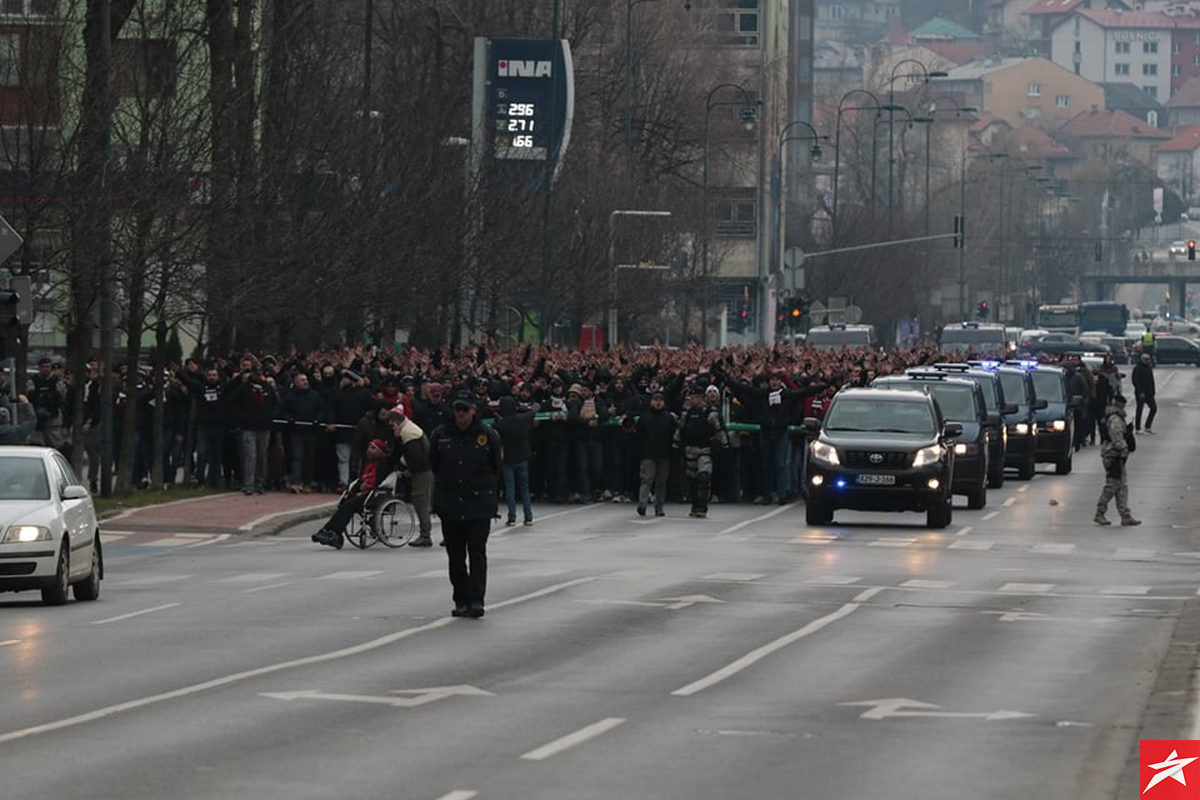 Navijači Sarajeva u velikom broju krenuli prema Grbavici