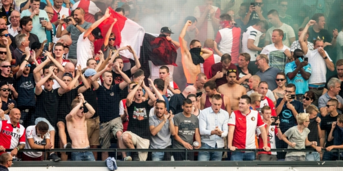 Navijači Feyenoorda kažnjeni zbog pirotehnike, pa baklje ispred stadiona ubacivali na teren 