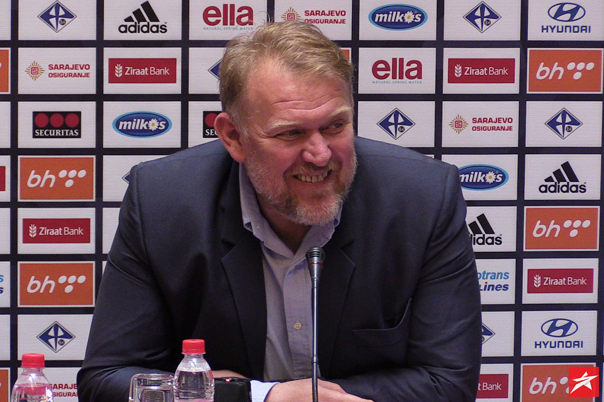 Mešanović zabio, Prosinečki pred bitnom pobjedom na praznom stadionu