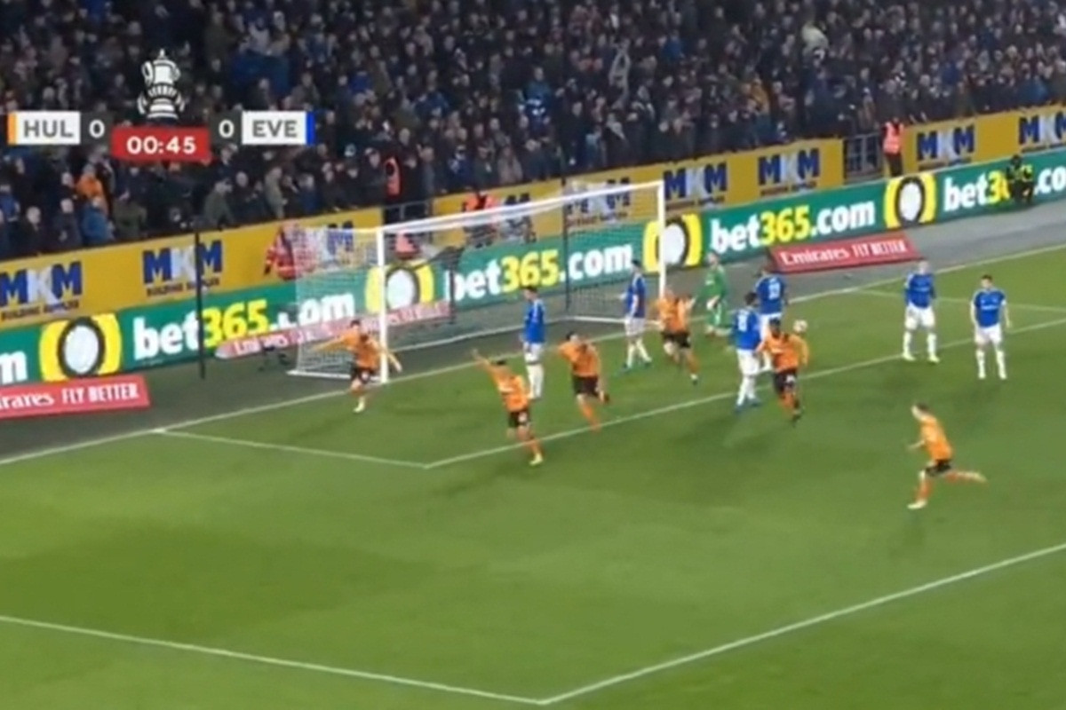 Begović se nakon tri i po mjeseca vratio na gol Evertona, pa primio gol u 45. sekundi