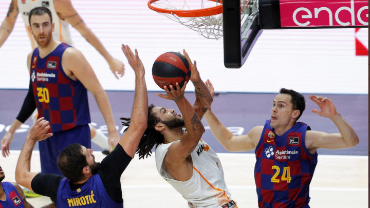 Tri sekunde prije kraja Ivanovićeva Baskonia srušila Pešićevu Barcu za titulu