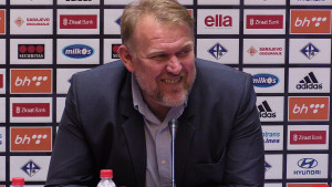 Mešanović zabio, Prosinečki pred bitnom pobjedom na praznom stadionu
