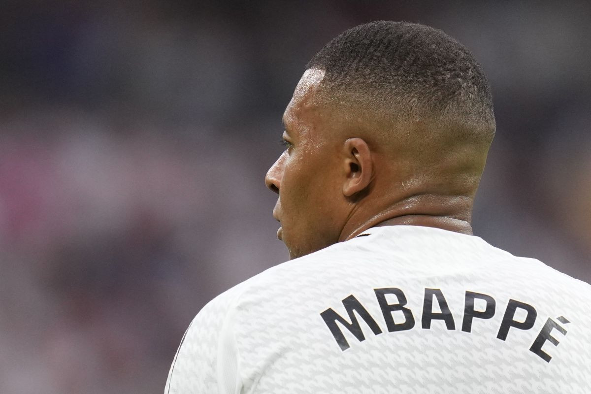 Raskrinkan Kylian Mbappe - Potezima koje vuče sam sebi uništava karijeru! Raskrinkan Kylian Mbappe - Potezima koje vuče sam sebi uništava karijeru!