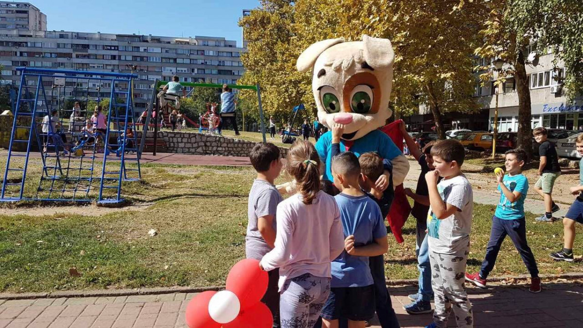 UniCredit Bank u saradnji sa RSG radijom uljepšala tri dječija igrališta u BiH