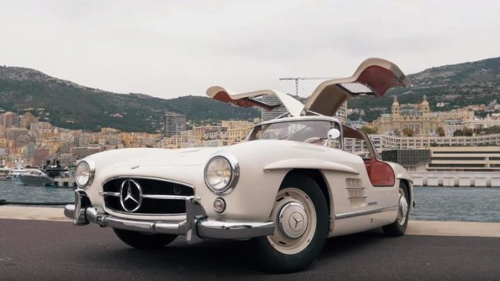 Sve se može, kad se želi: Nico Rosberg uživa vozeći Mercedes iz 1955.
