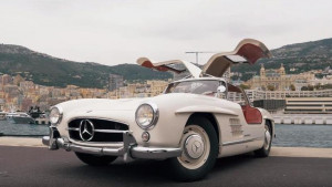 Sve se može, kad se želi: Nico Rosberg uživa vozeći Mercedes iz 1955.