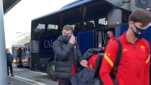 A Dijamant k'o Dijamant - ljudina: Navijač Rome je čekao i šutio, a onda je iz autobusa izašao Džeko