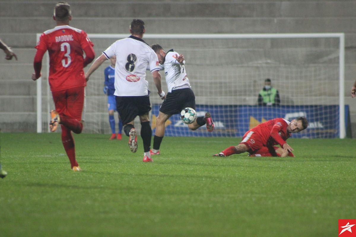 Trener i kapiten FK Sloboda ispred kluba uputili izvinjenje zbog partije u Mostaru