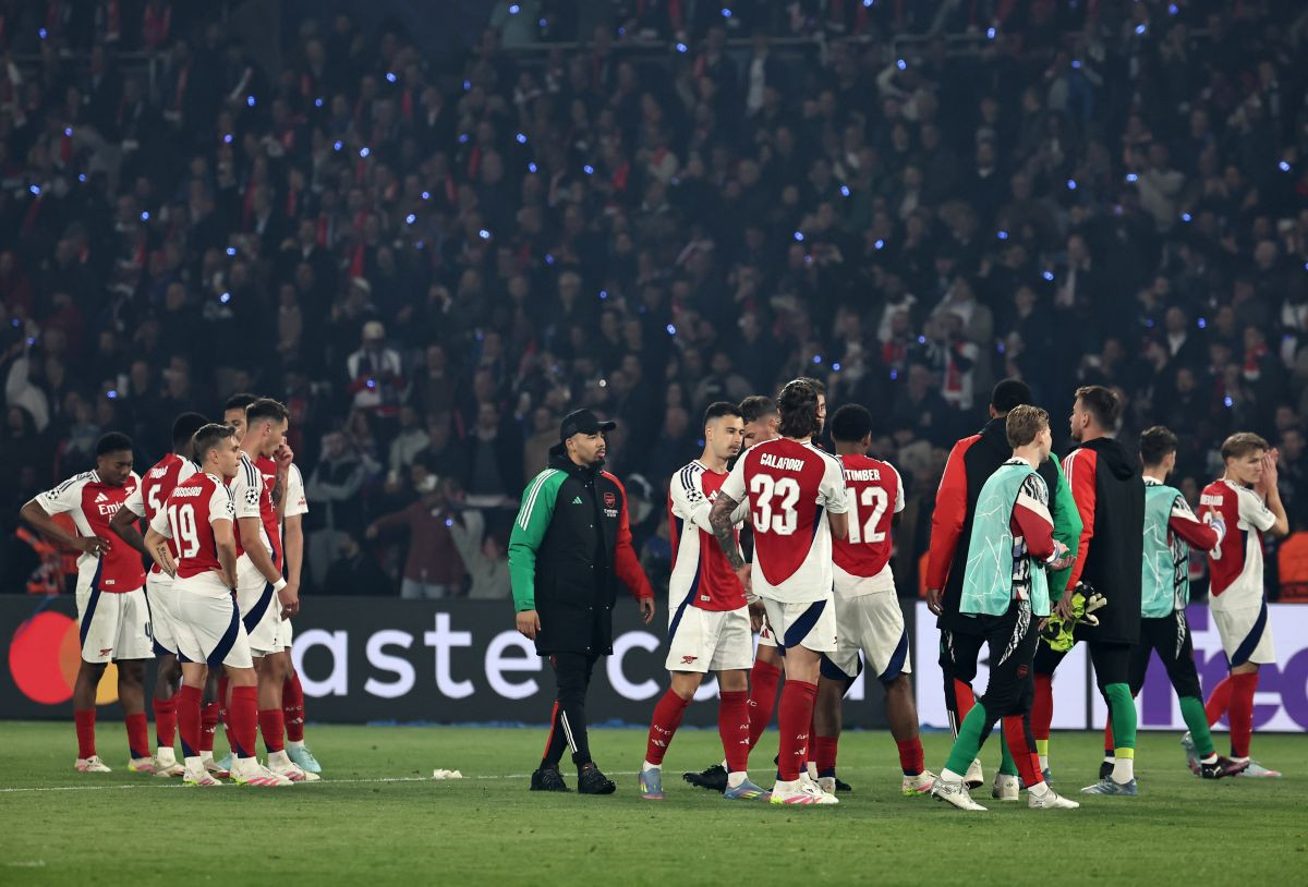 Navijači Arsenal bijesni na čelnike, traže hitnu prodaju zvijezde: "Ne vraćajte ga u London!" Navijači Arsenal bijesni na čelnike, traže hitnu prodaju zvijezde: "Ne vraćajte ga u London!"