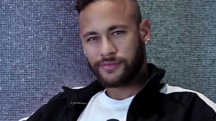 Neymar prvi put pozira u novoj opremi i poručuje: Kralj se vratio!