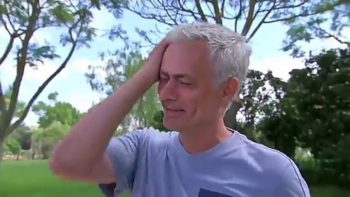 Mourinho u suzama, Fabregas ga prvi tješio