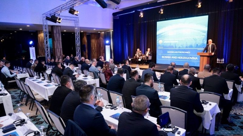 Počeo seminar o pirotehnici na stadionima u BiH Počeo seminar o pirotehnici na stadionima u BiH