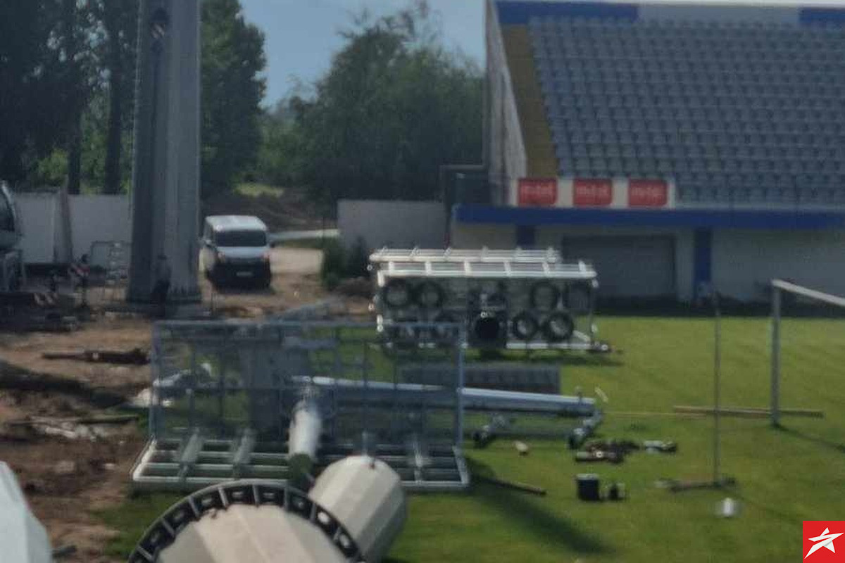 Historijski trenutak za bh. klub - Podignut je prvi stub za reflektore Historijski trenutak za bh. klub - Podignut je prvi stub za reflektore